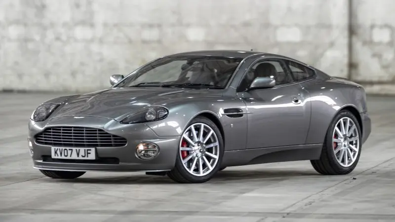 Hình ảnh xe Aston Martin Vanquish phong cách 16