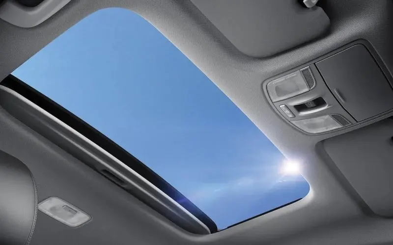 Ảnh xe Kia Stonic chi tiết từng góc cạnh 3