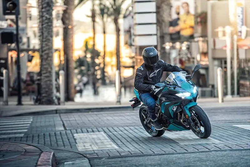 Kawasaki Ninja 650 10