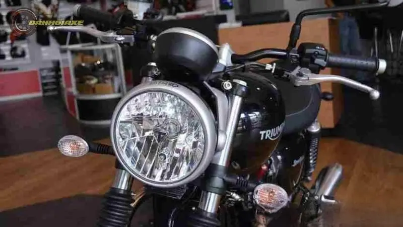 Triumph Street Twin 3