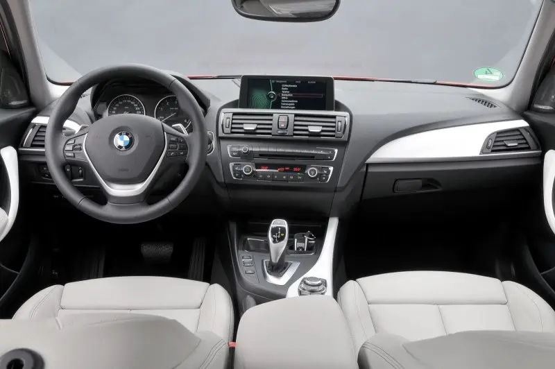 Hình ảnh nội thất sang trọng BMW 118i 3