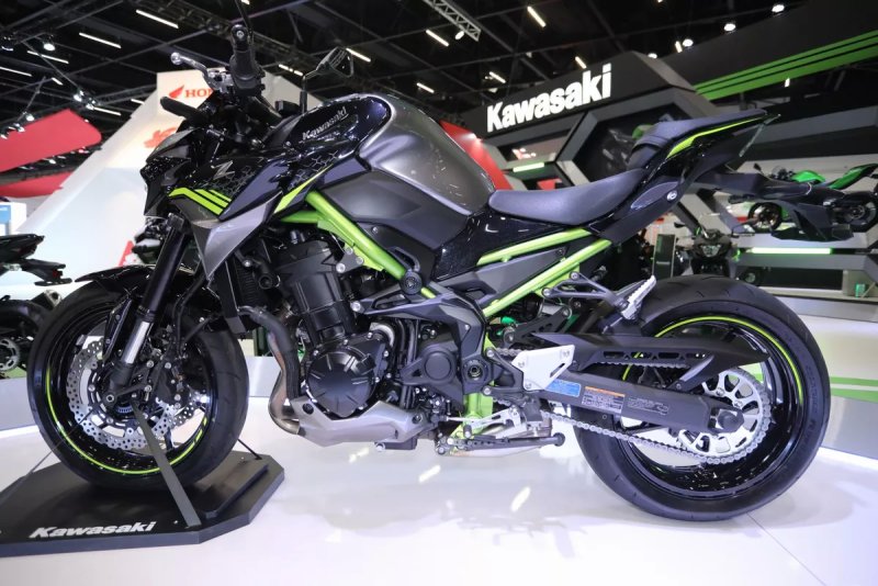 Kawasaki Z900 8