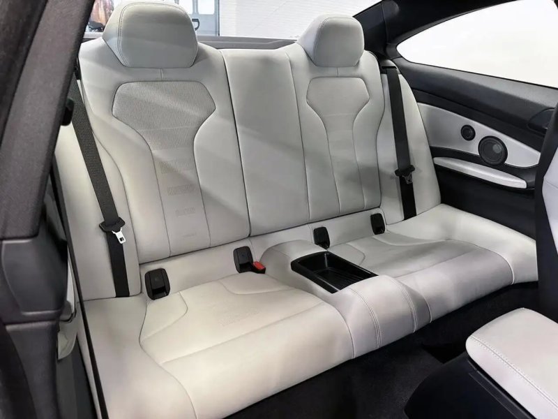 Nội thất sang trọng của xe BMW M4 2