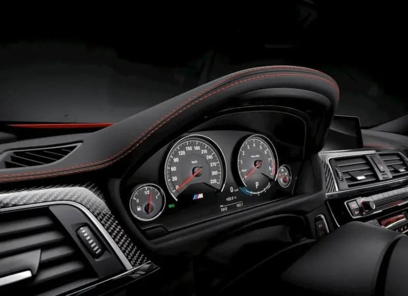 Nội thất sang trọng của xe BMW M4 10