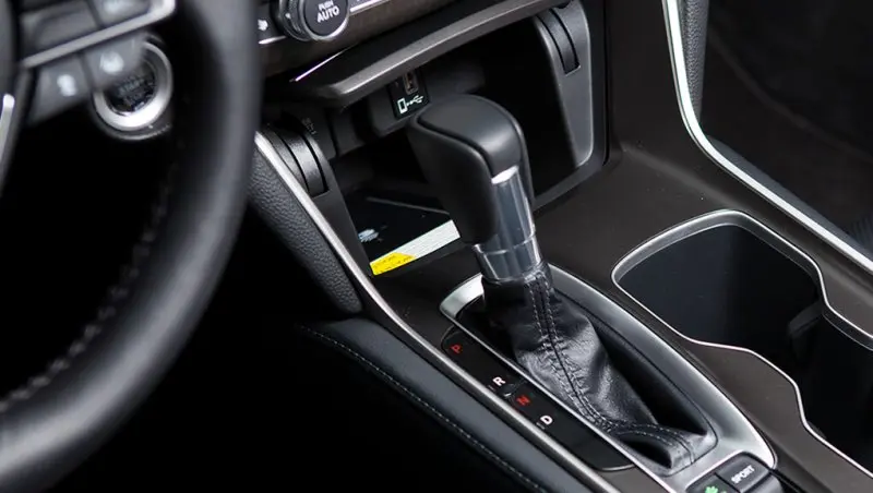 Ảnh xe Honda Accord từ mọi góc nhìn 9