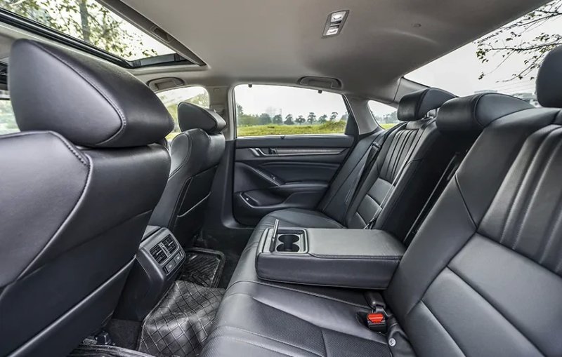 Ảnh xe Honda Accord từ mọi góc nhìn 10