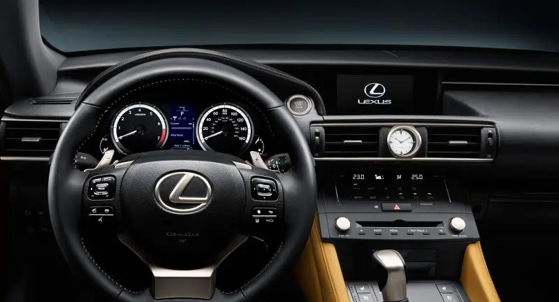 Lexus RC 300 ảnh chụp gần nội ngoại thất 26