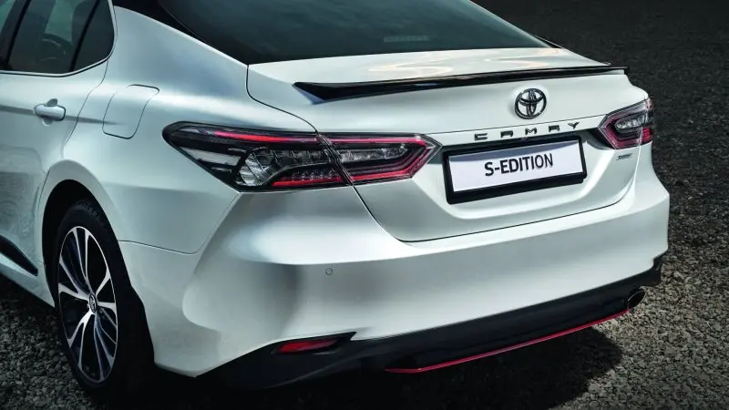 Ảnh chi tiết ngoại thất xe Toyota Camry 2.5Q 25