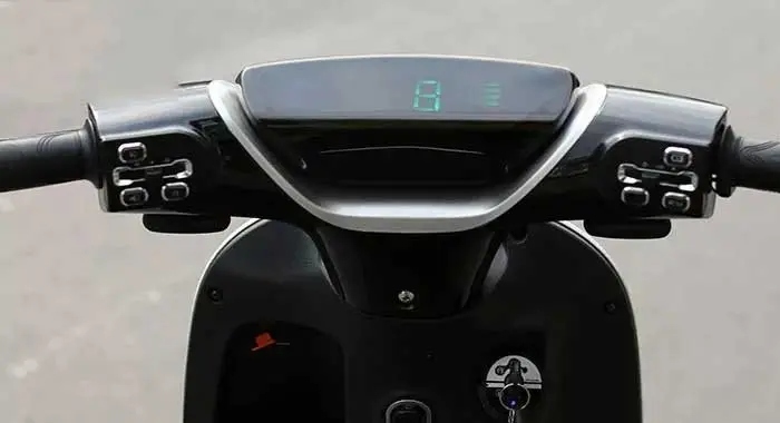 Đánh giá chi tiết xe máy điện Aima Inmai 1