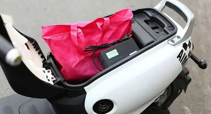 Đánh giá chi tiết xe máy điện Aima Inmai 6