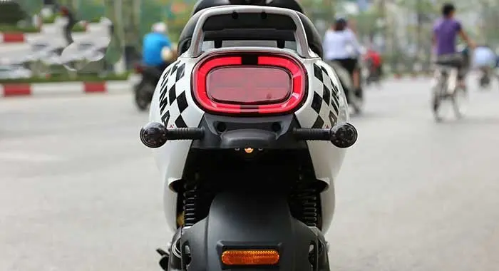 Đánh giá chi tiết xe máy điện Aima Inmai 9