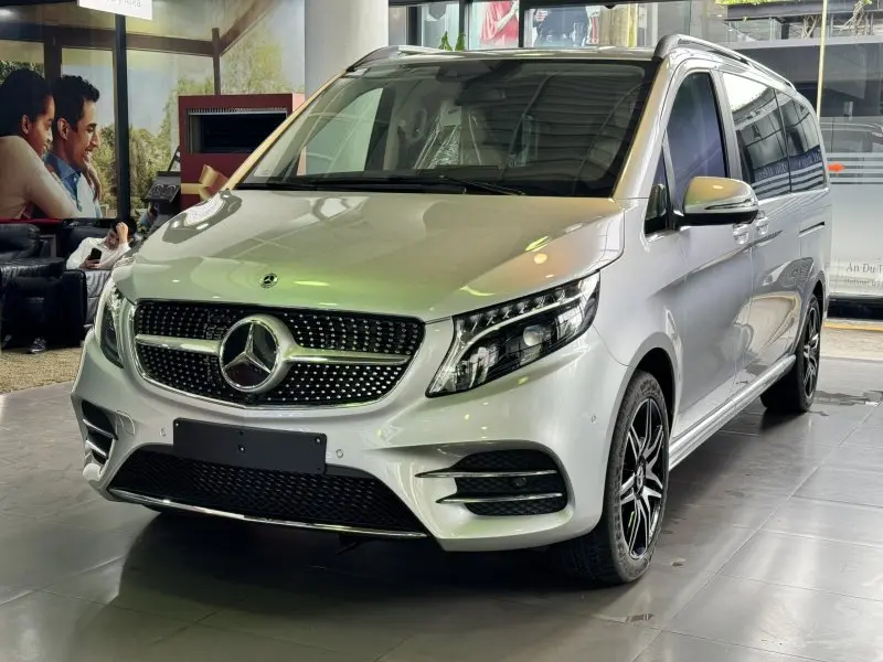 Hình ảnh xe Mercedes V250 sang trọng 30