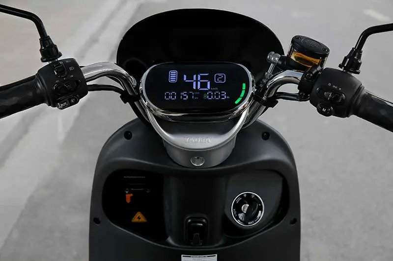 Đánh giá xe máy điện Yadea M6I 2