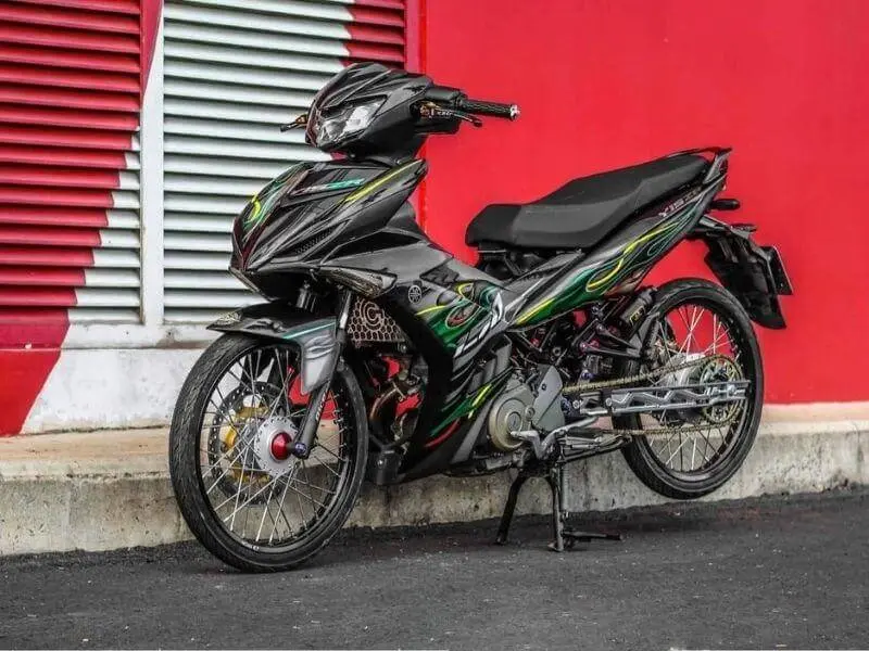 Sirius đỏ đen spark tạo nên phong cách độc đáo