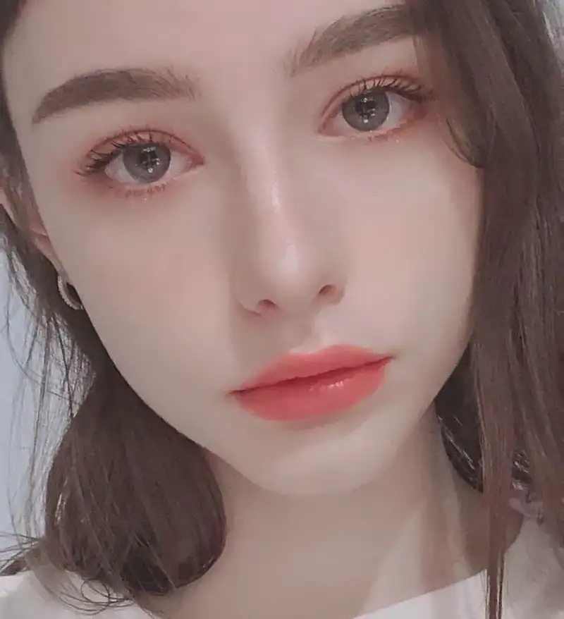 Ảnh gái nga mang nét thanh lịch, nhẹ nhàng