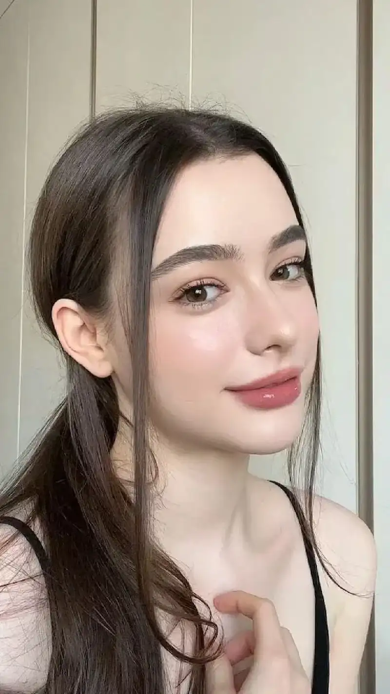 Tay gái đẹp và sang trọng đầy tinh tế