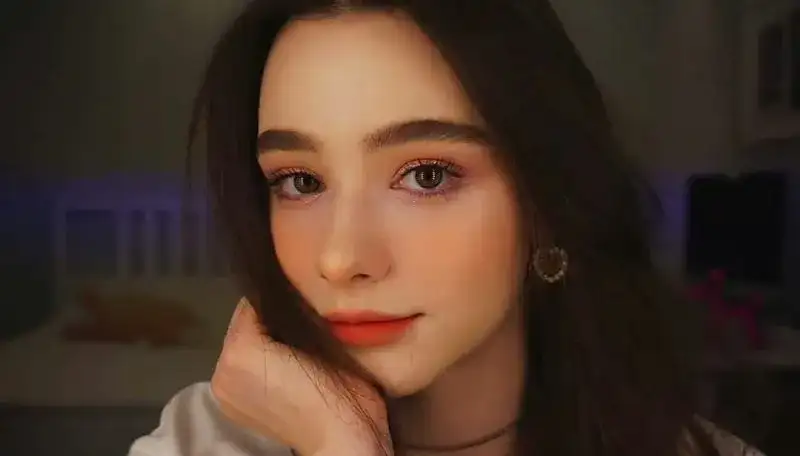 Gái tây đi khách với vẻ đẹp kiêu sa, sang chảnh