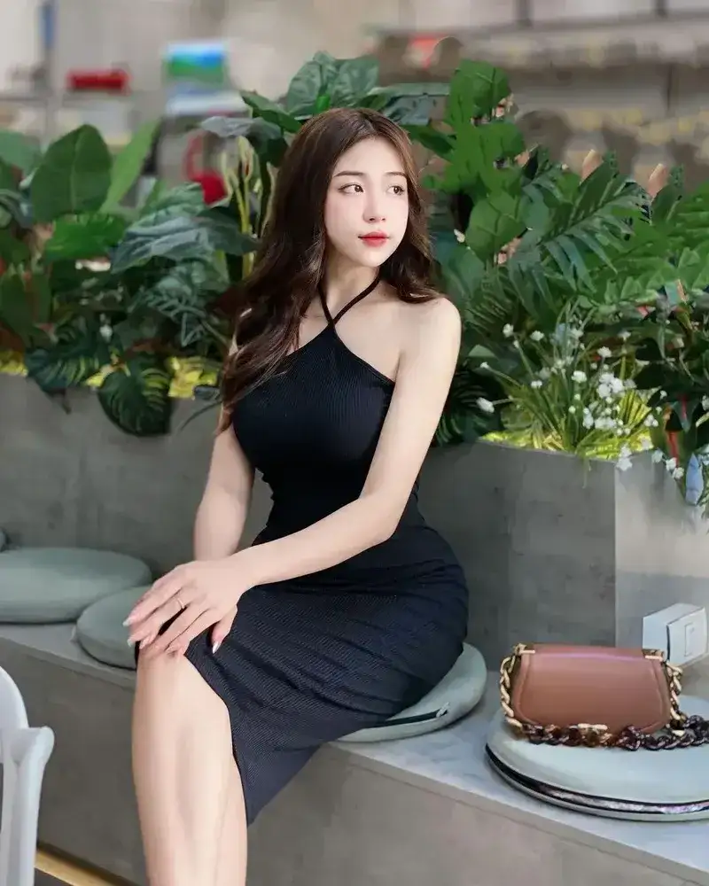 Gái xinh TikTok trong bộ bikini cuốn hút