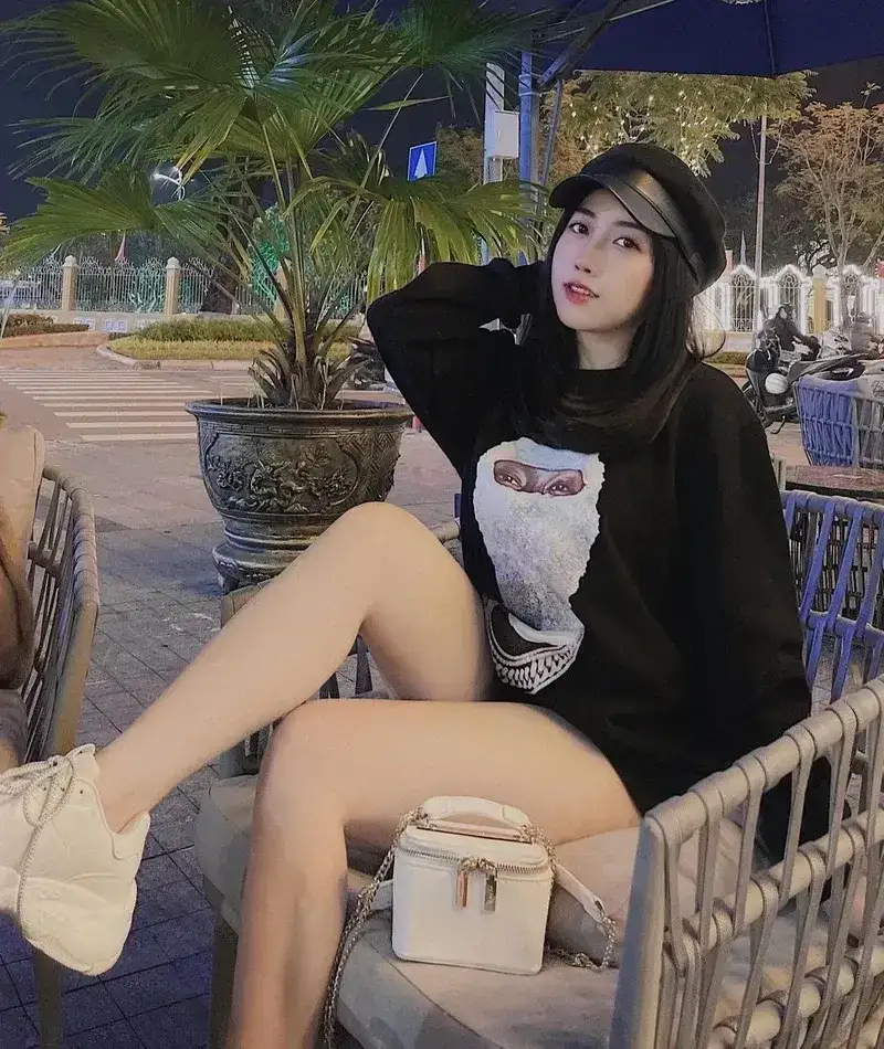 Hình ảnh gái xinh Facebook với váy đẹp