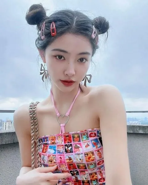 Ảnh gái cute che mặt mang đến sự tò mò bí ẩn Ảnh gái cute che mặt mang đến sự tò mò bí ẩn