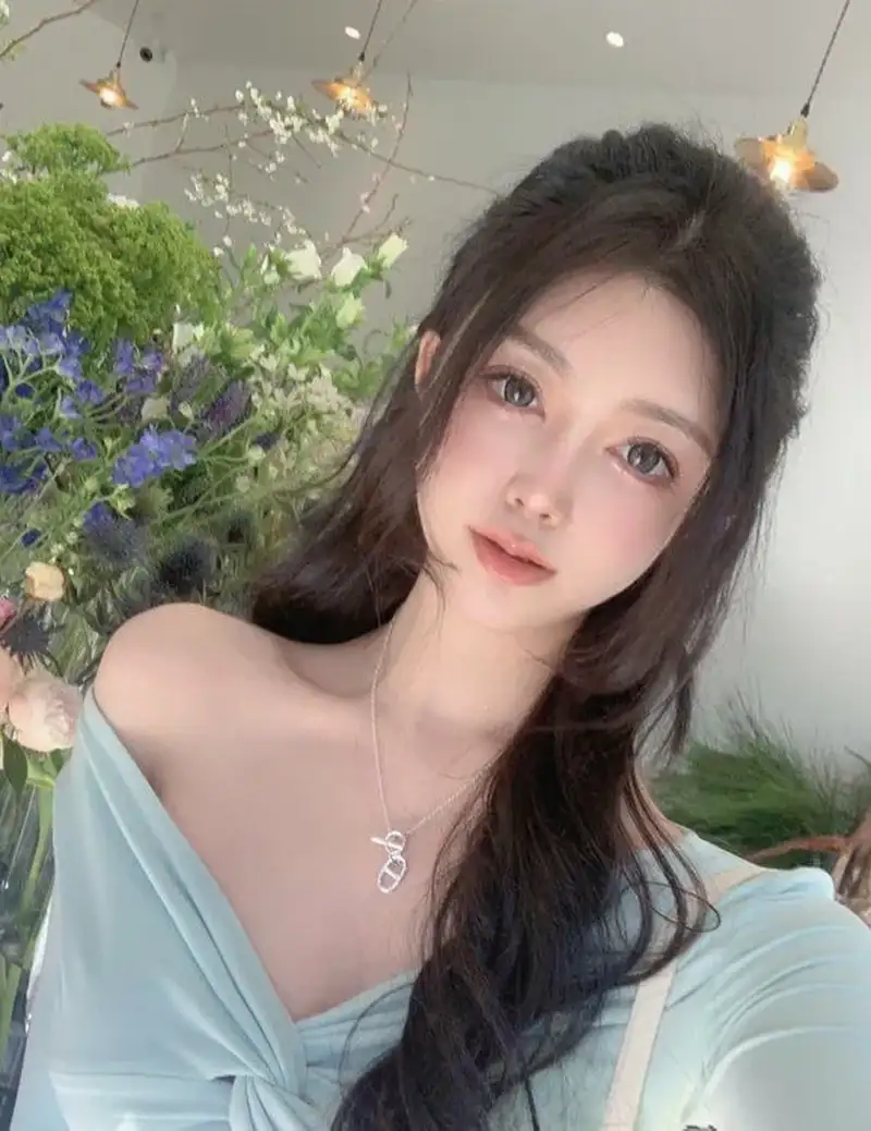 Phong cách cá tính mạnh mẽ với avatar gái ngầu đầy thu hút Phong cách cá tính mạnh mẽ với avatar gái ngầu đầy thu hút