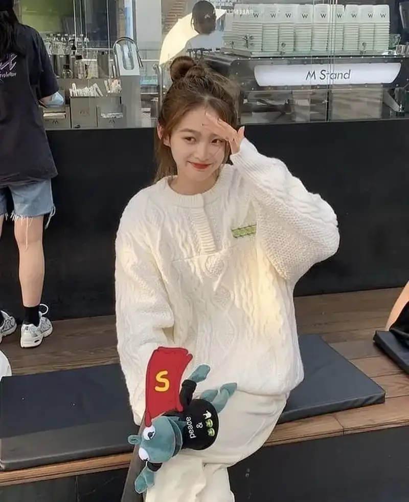 Ảnh gái xinh tóc ngang vai che mặt cực ấn tượng