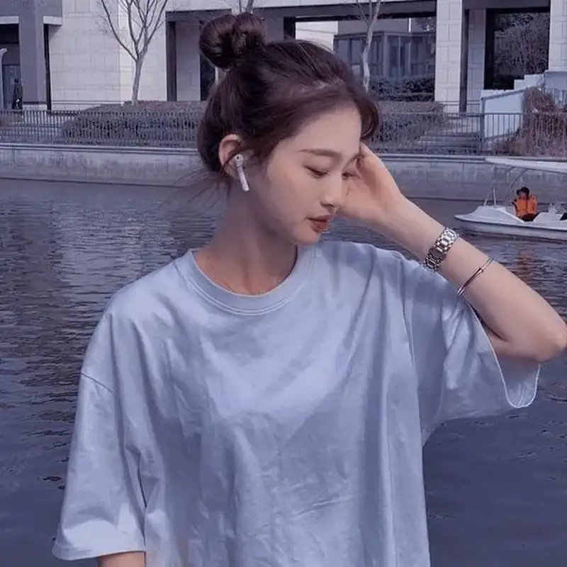 Gái xinh che mặt tóc ngắn khiến bao người tò mò