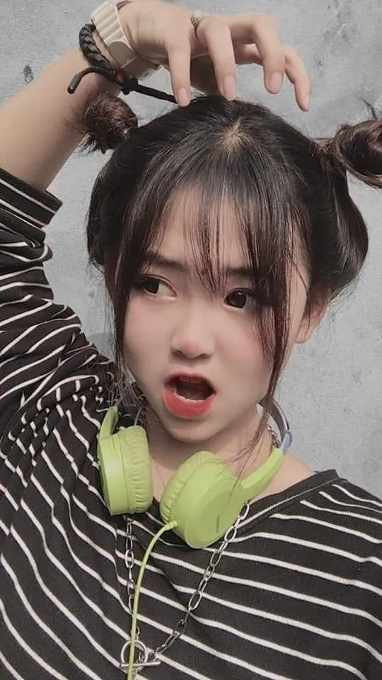 Phong cách búi tóc gọn gàng cho nàng tự tin