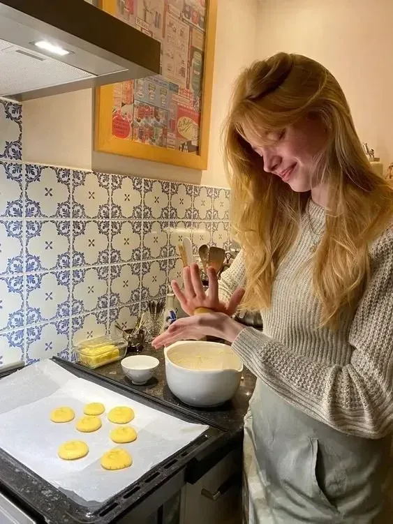 Ảnh gái xinh che mặt mang vẻ đẹp thần thái