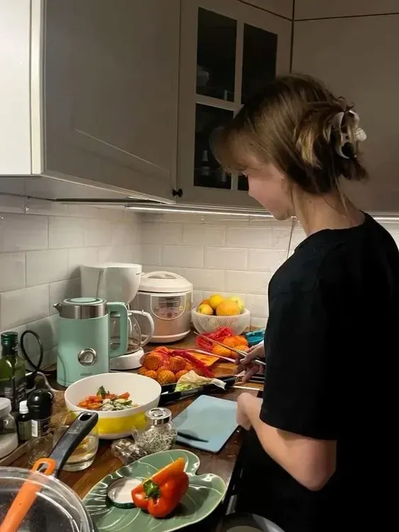 Gái xinh 2k5 xinh đẹp trong khung cảnh thơ mộng