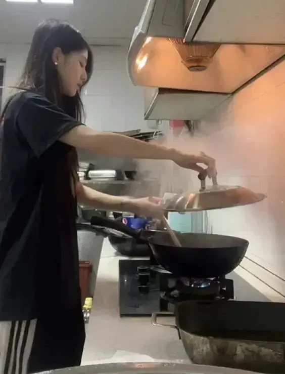 Ảnh gái xinh tuổi 18 với nét trẻ trung đáng yêu