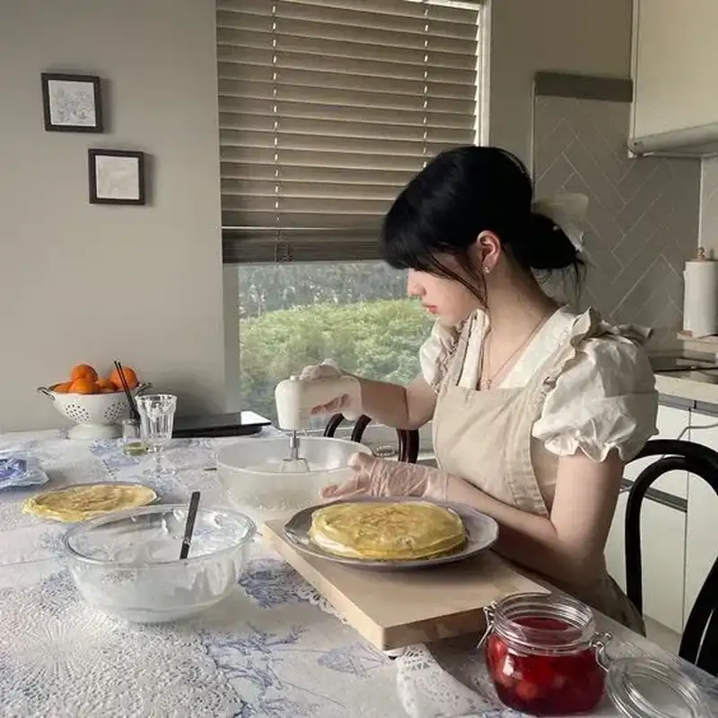 Gái xinh che mặt tóc ngắn đầy bí ẩn