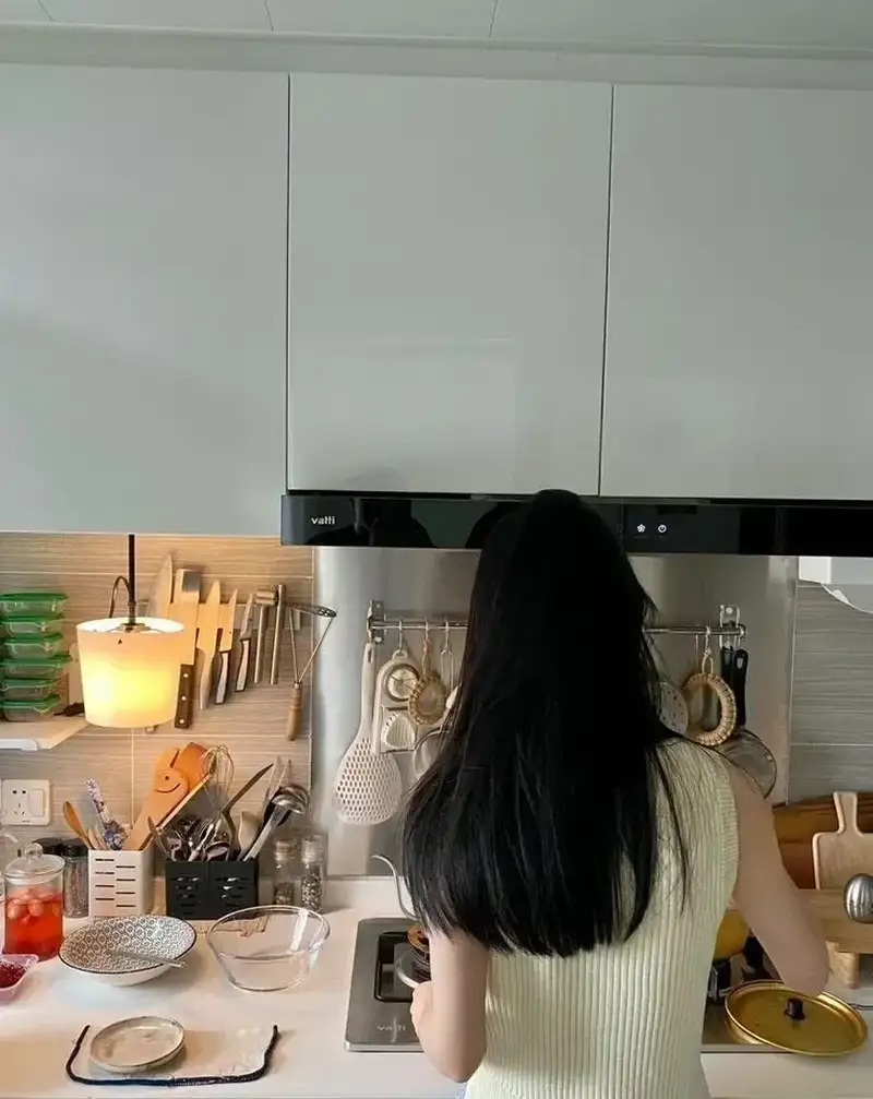 Gái xinh chân dài diện trang phục thanh lịch