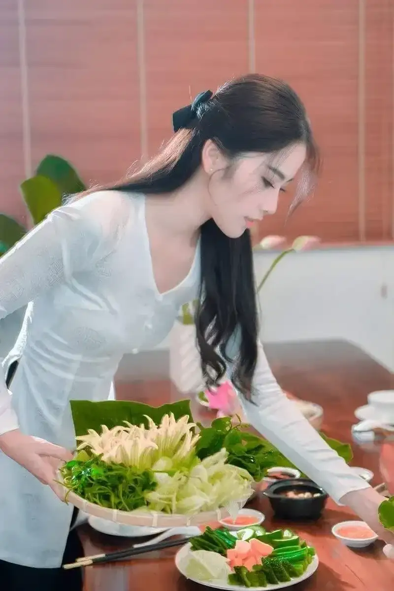 Gái xinh thả dáng bên khung cảnh thiên nhiên