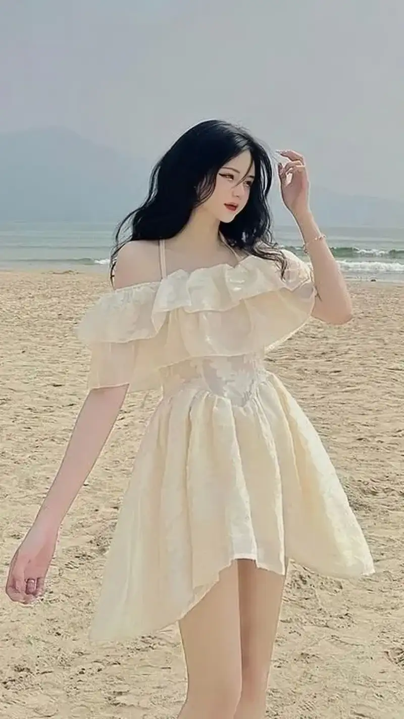 Váy trắng xinh đẹp giúp bạn gái thêm phần nổi bật