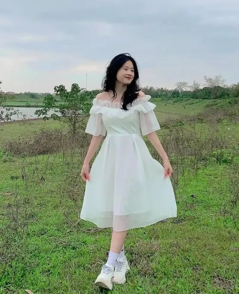 Gái xinh diện váy trắng toát lên vẻ đẹp thanh khiết