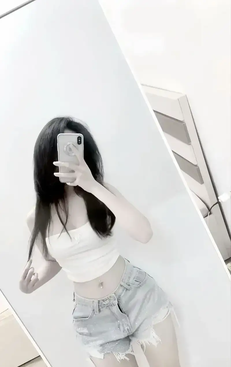 Vẻ đẹp đầy quyến rũ với váy bikini