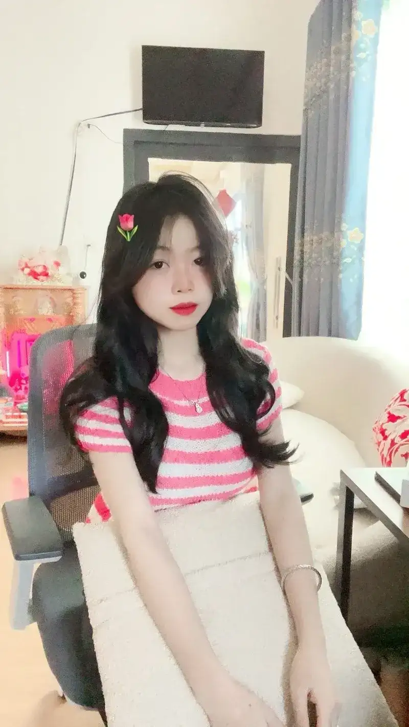 Nét đáng yêu của gái TikTok thu hút mọi ánh nhìn