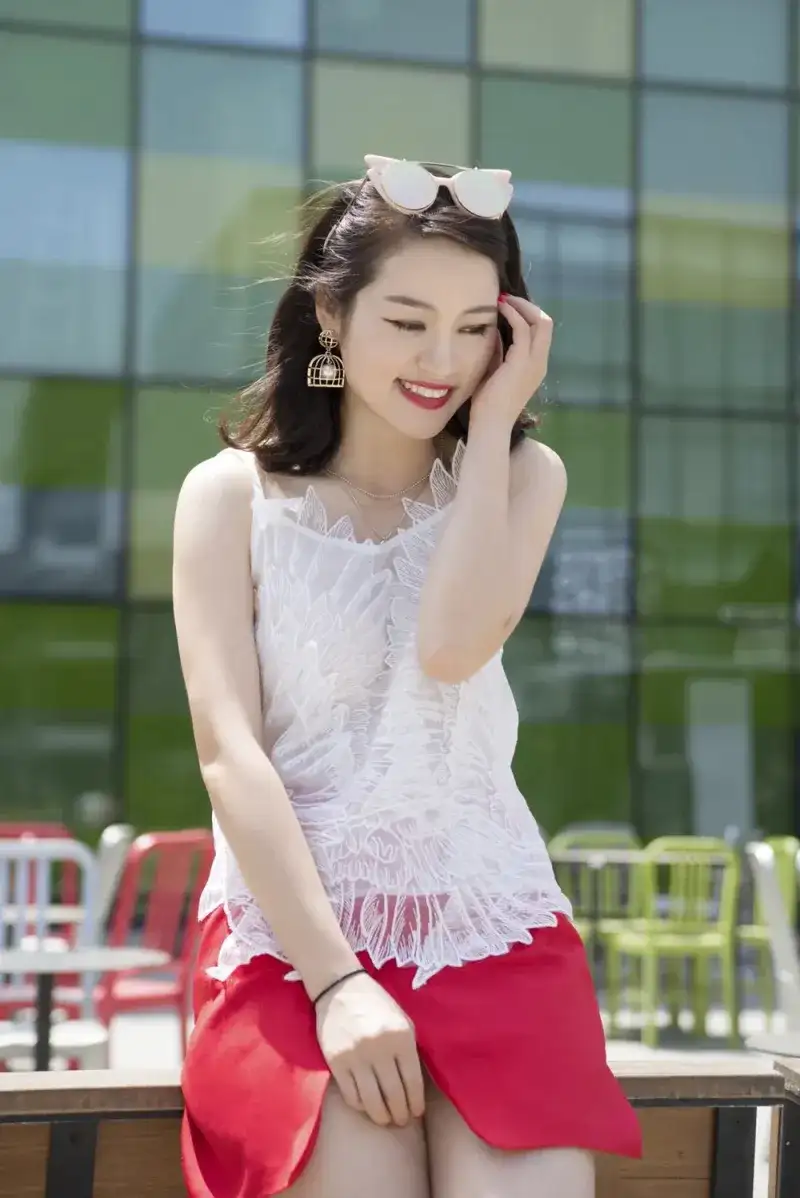 Gái xinh cute đeo kính đẹp
