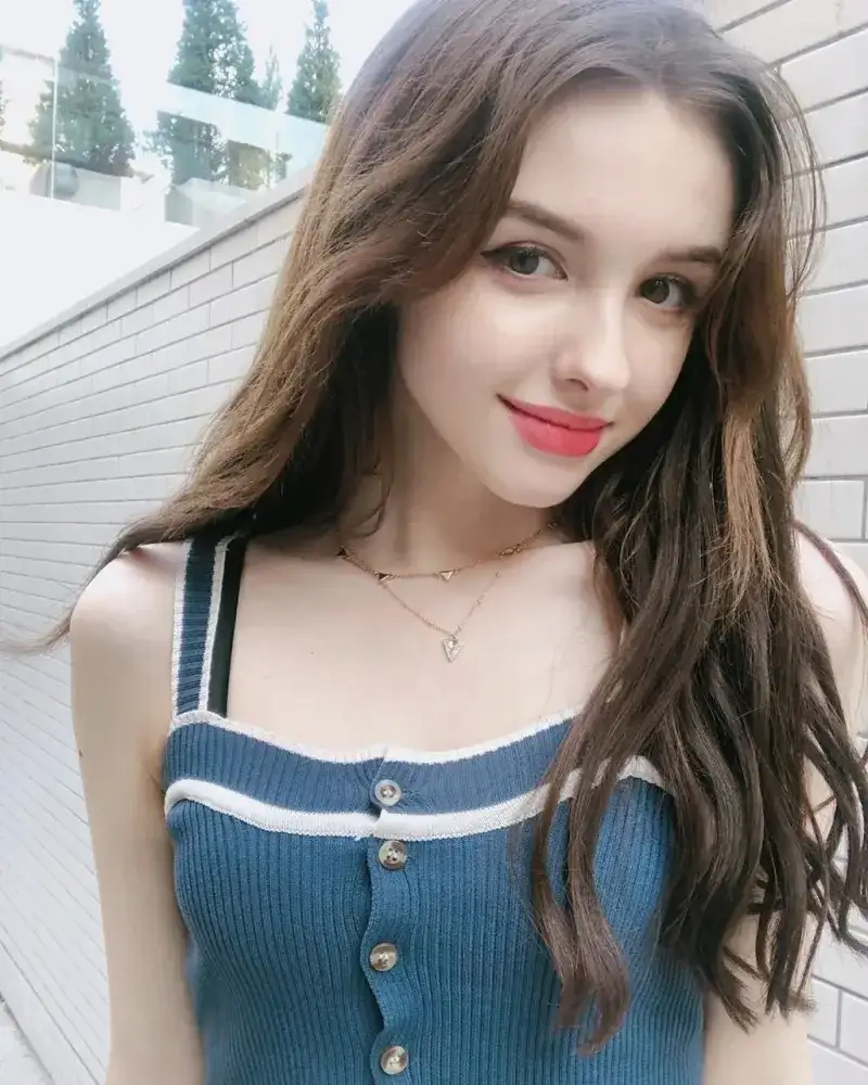 Ảnh gái xinh cute đeo kính đẹp