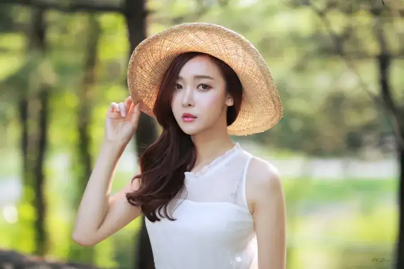 Xem gái xinh đeo kính cute ngay