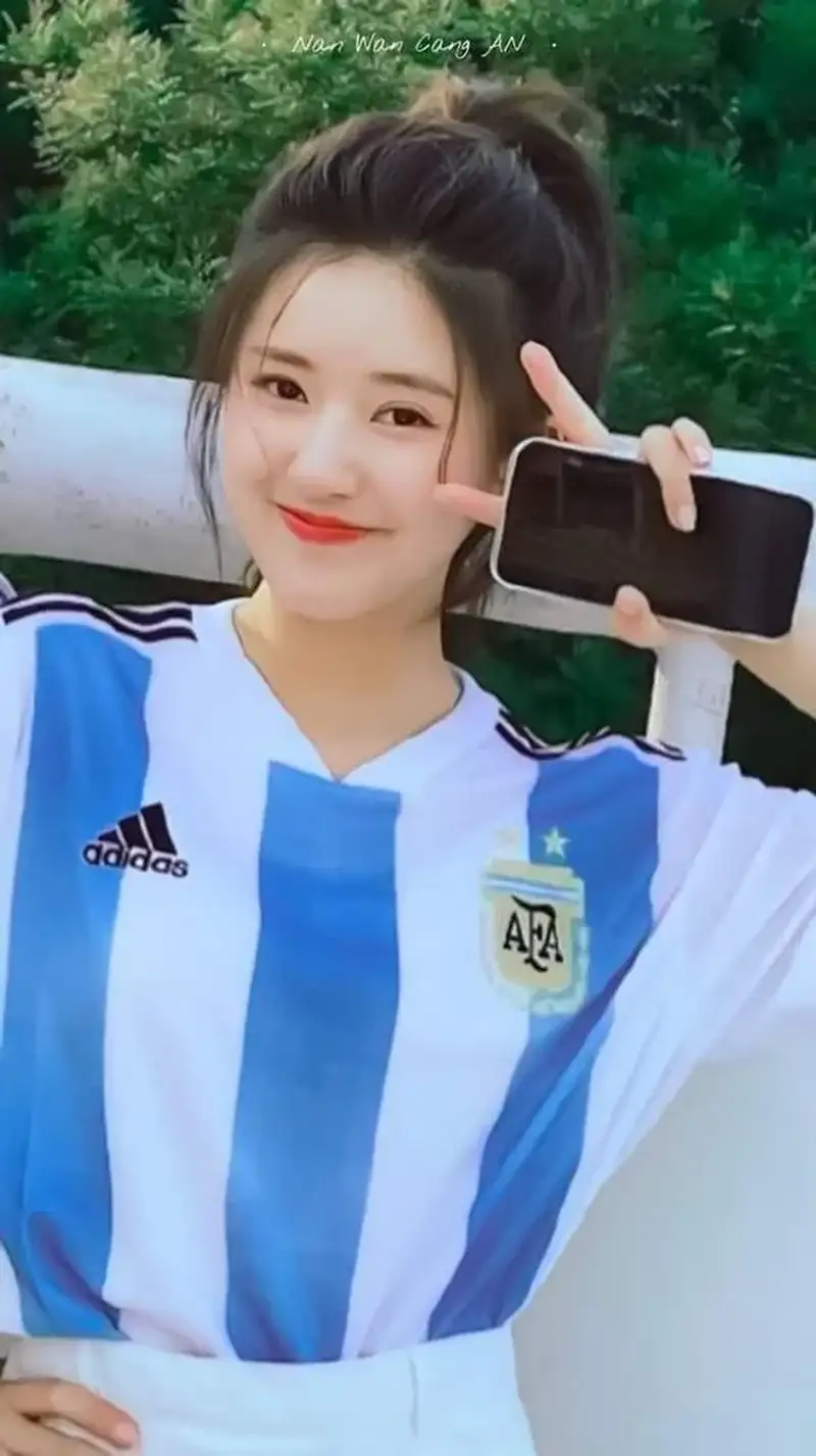 Trang phục bóng đá nữ đẹp và thời thượng Trang phục bóng đá nữ đẹp và thời thượng