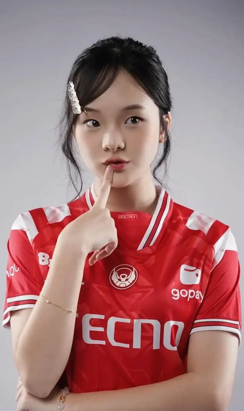 Vẻ đẹp quyến rũ của gái xinh yêu bóng đá Vẻ đẹp quyến rũ của gái xinh yêu bóng đá