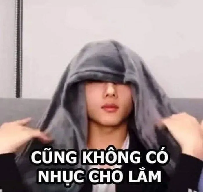 Quần nè đội đi meme độc đáo, mang lại niềm vui bất ngờ.