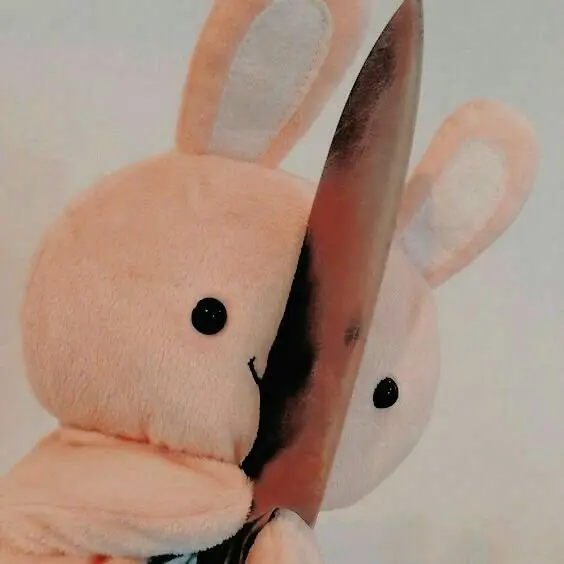 Meme con mèo cầm súng mang đến những giây phút vui vẻ và hài hước.