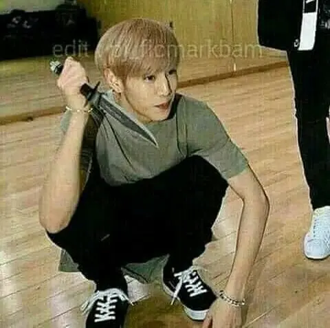 Meme cheems mèo cầm phóng lợn hài hước và dễ thương, không thể bỏ qua.