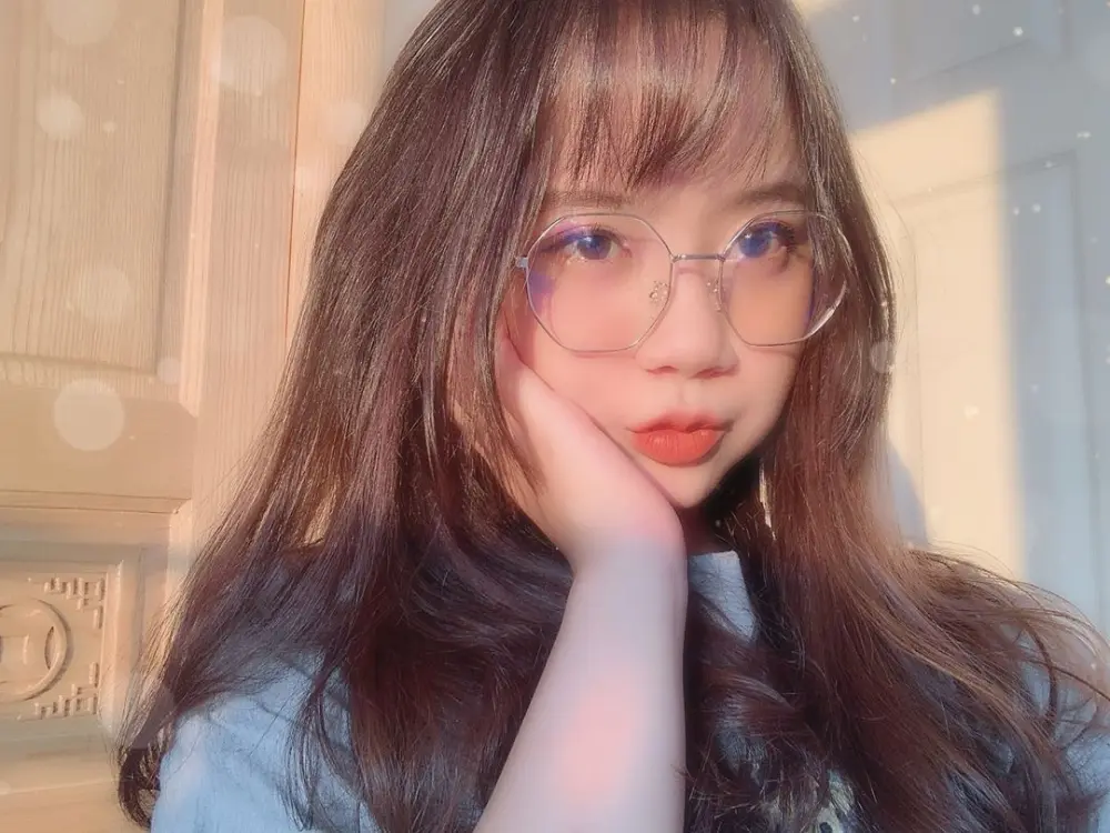 Bạn đã thử chia sẻ meme mèo bựa chưa? Cực kỳ thú vị.