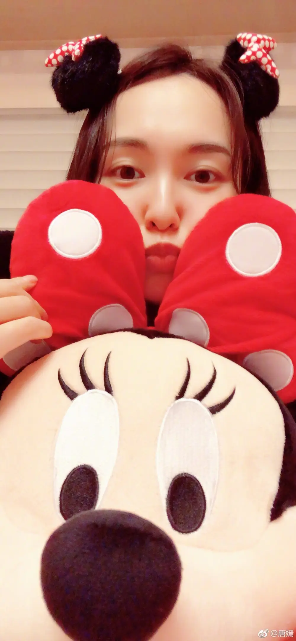 Meme mèo cười với nét mặt đầy ấn tượng và hài hước.