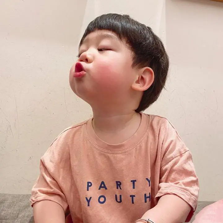 Meme chu môi dễ thương nhưng cũng đầy tính giải trí.