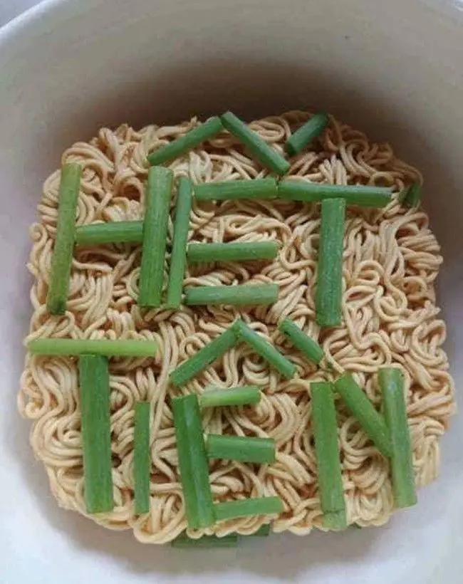 Meme trả tiền tái hiện những tình huống quen thuộc đầy hài hước. Meme trả tiền tái hiện những tình huống quen thuộc đầy hài hước.